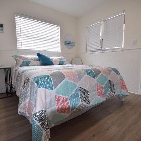 Sun Island Motel St. Pete Beach Bagian luar foto