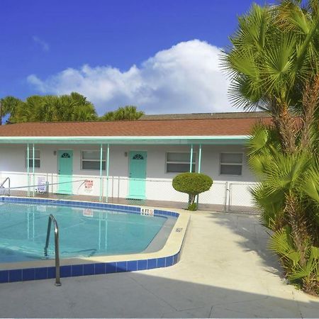 Sun Island Motel St. Pete Beach Bagian luar foto