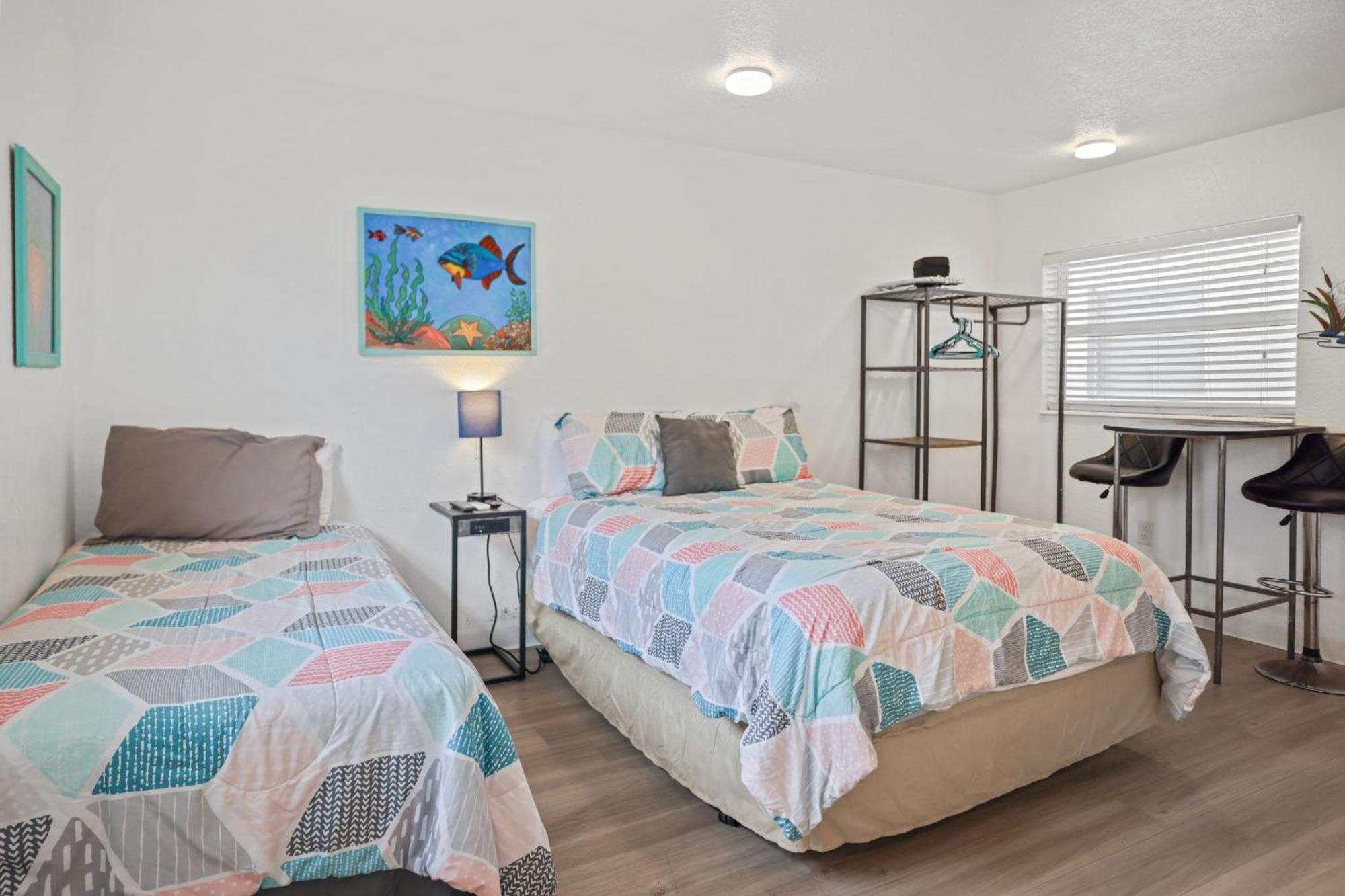 Sun Island Motel St. Pete Beach Bagian luar foto