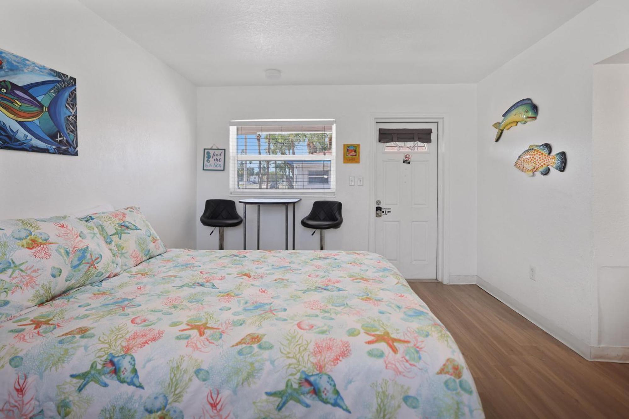 Sun Island Motel St. Pete Beach Bagian luar foto