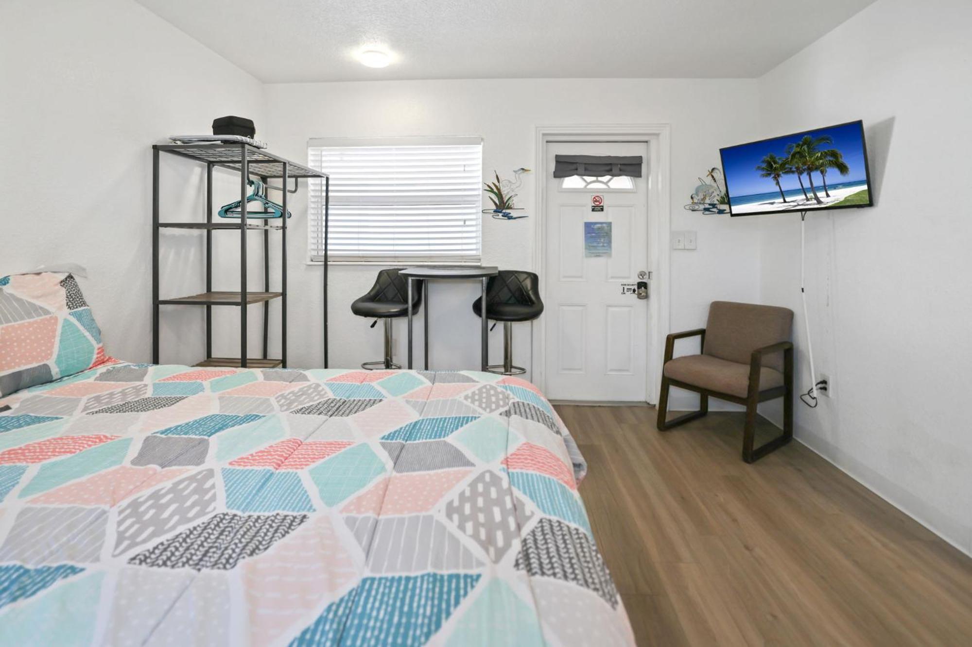 Sun Island Motel St. Pete Beach Bagian luar foto