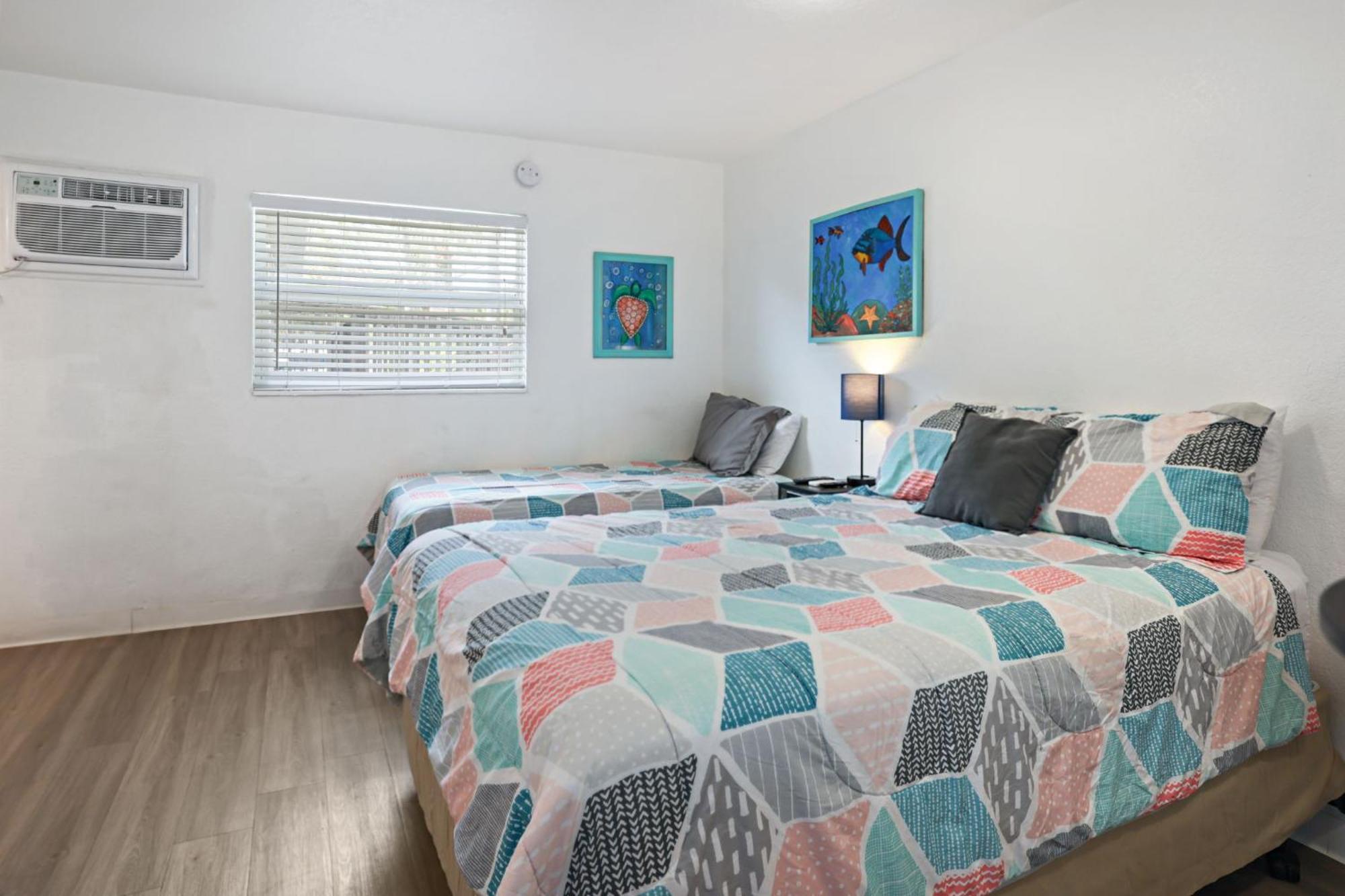 Sun Island Motel St. Pete Beach Bagian luar foto