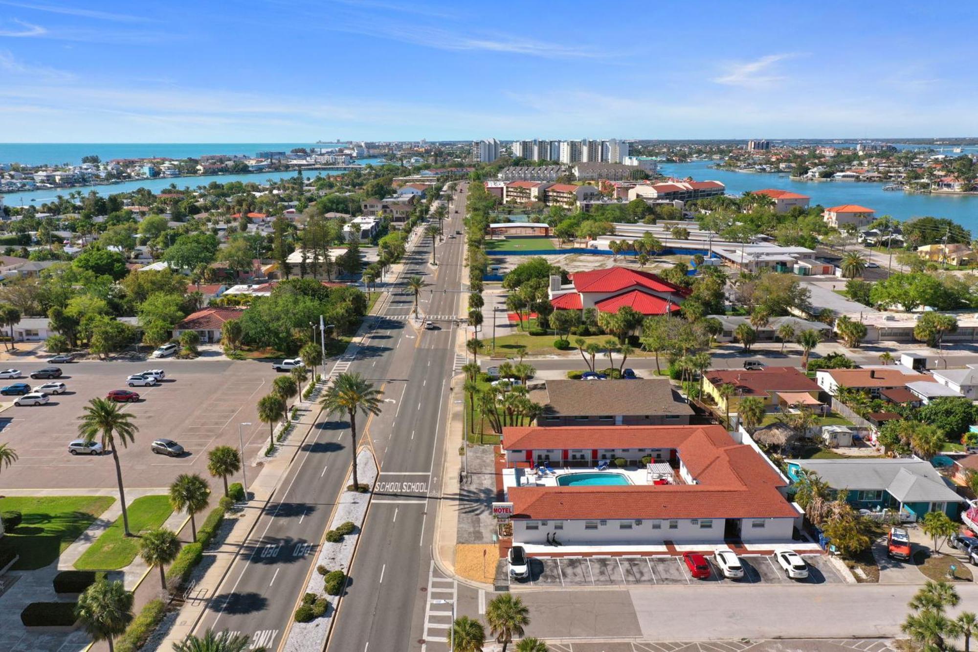 Sun Island Motel St. Pete Beach Bagian luar foto