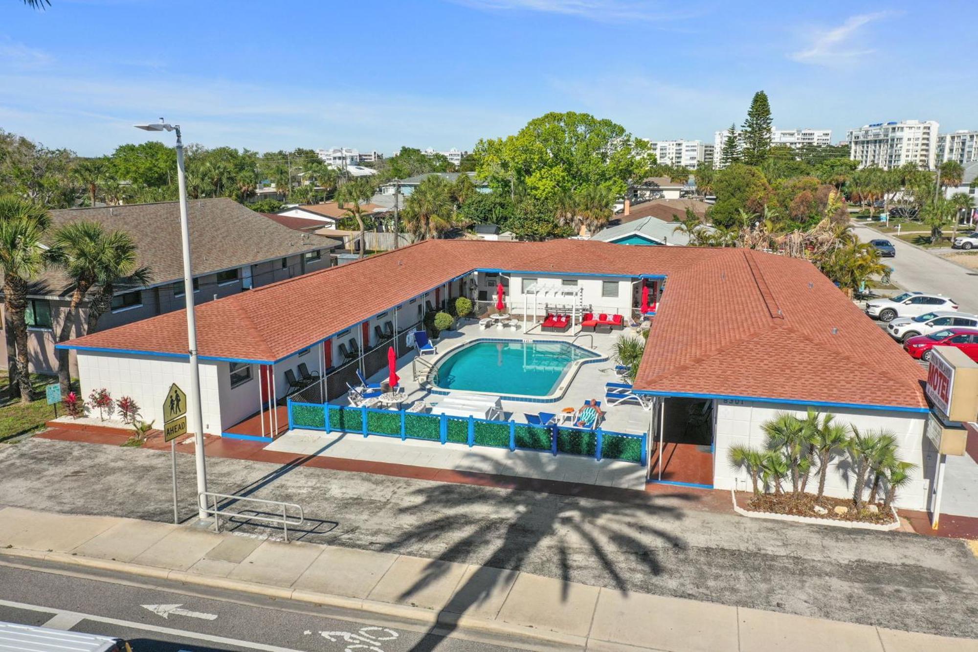 Sun Island Motel St. Pete Beach Bagian luar foto