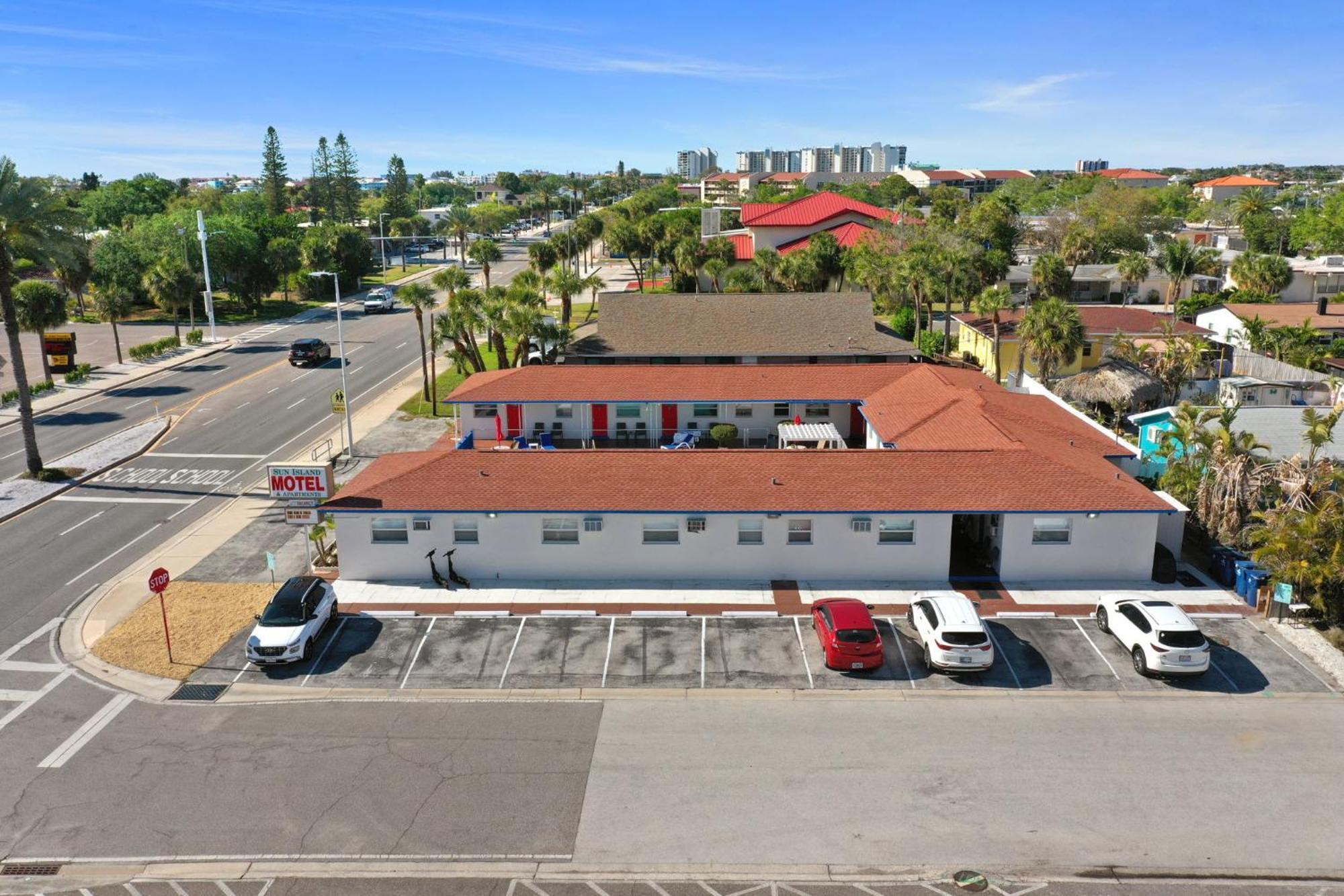 Sun Island Motel St. Pete Beach Bagian luar foto