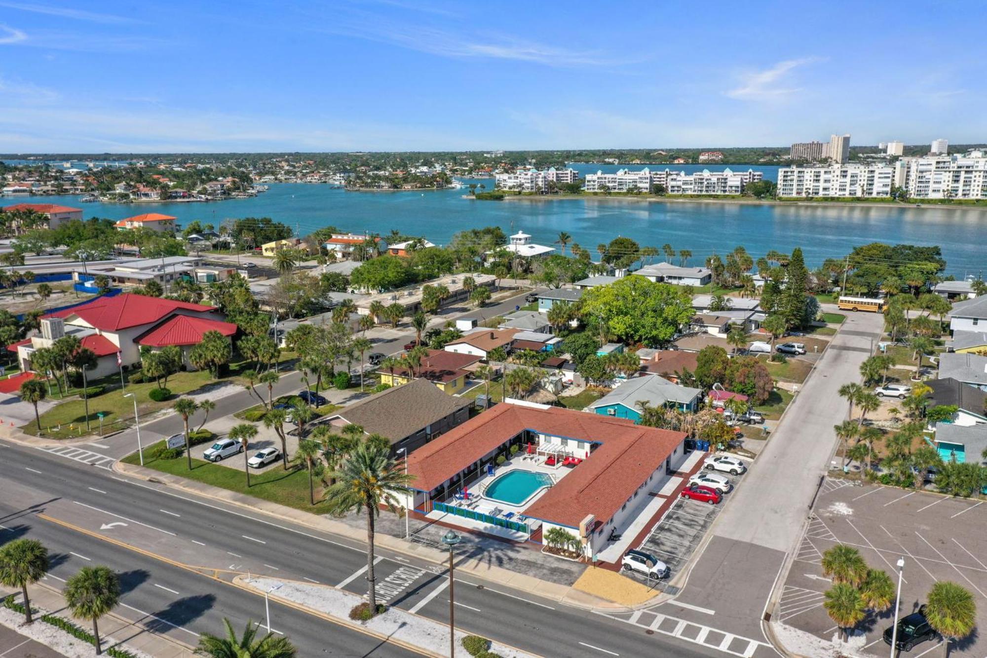 Sun Island Motel St. Pete Beach Bagian luar foto
