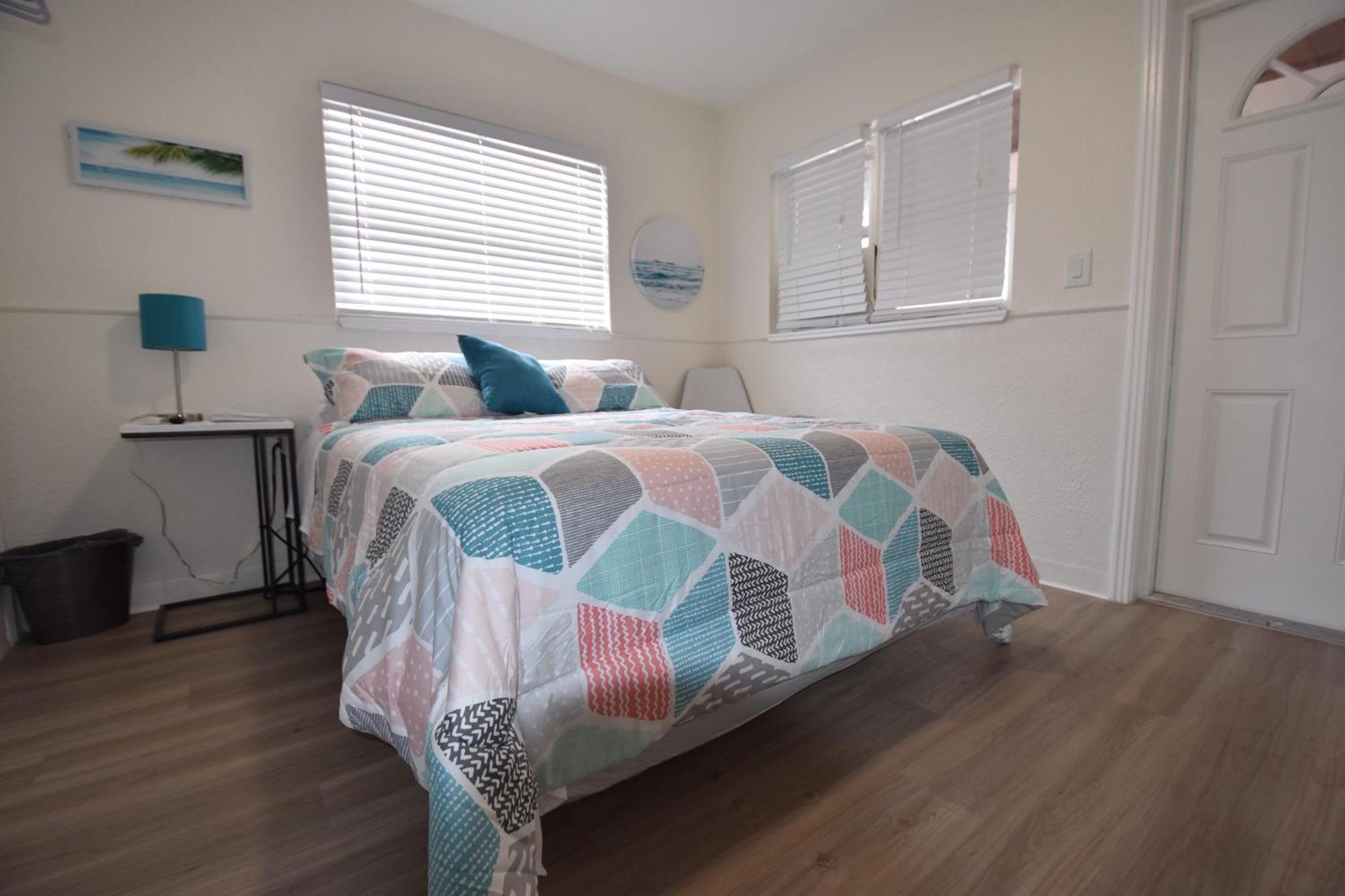 Sun Island Motel St. Pete Beach Bagian luar foto
